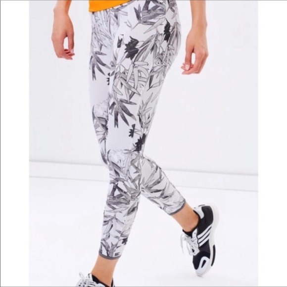 Adidas by Stella McCartney Yoga Clima Bamboo Leggings. Size XS - Picture 3 of 10